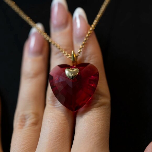 Beautiful Swarovski Heart Necklace - Picture 4 of 7